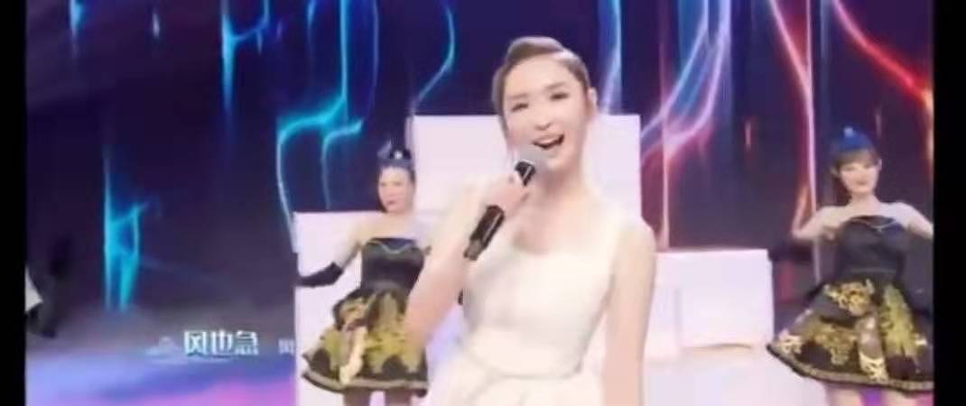 知名度大增！TVB知名女主持内地大受欢迎，更登上春晚节目大秀唱功 - 10