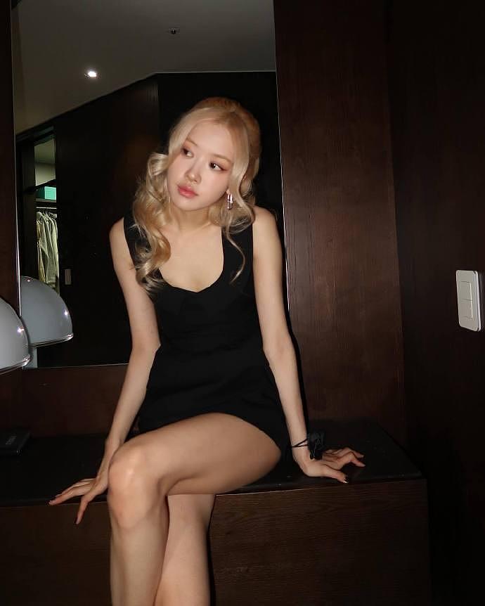 BLACKPINK ROSÉ出席活动，韩网友称她的外貌变了，和以前不太一样 - 8