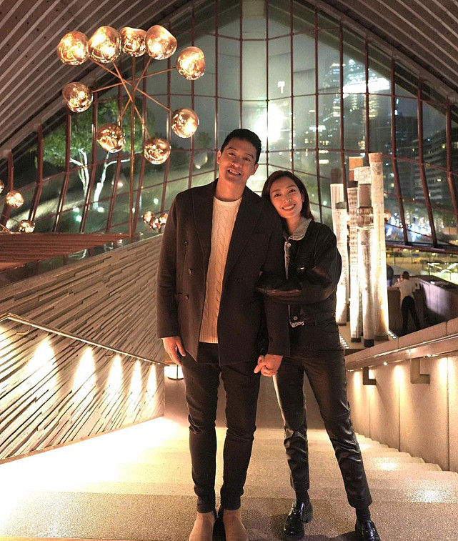 前TVB艺人夫妻陈智燊宋熙年旅游度过结婚6周年 互相向对方告白 - 1