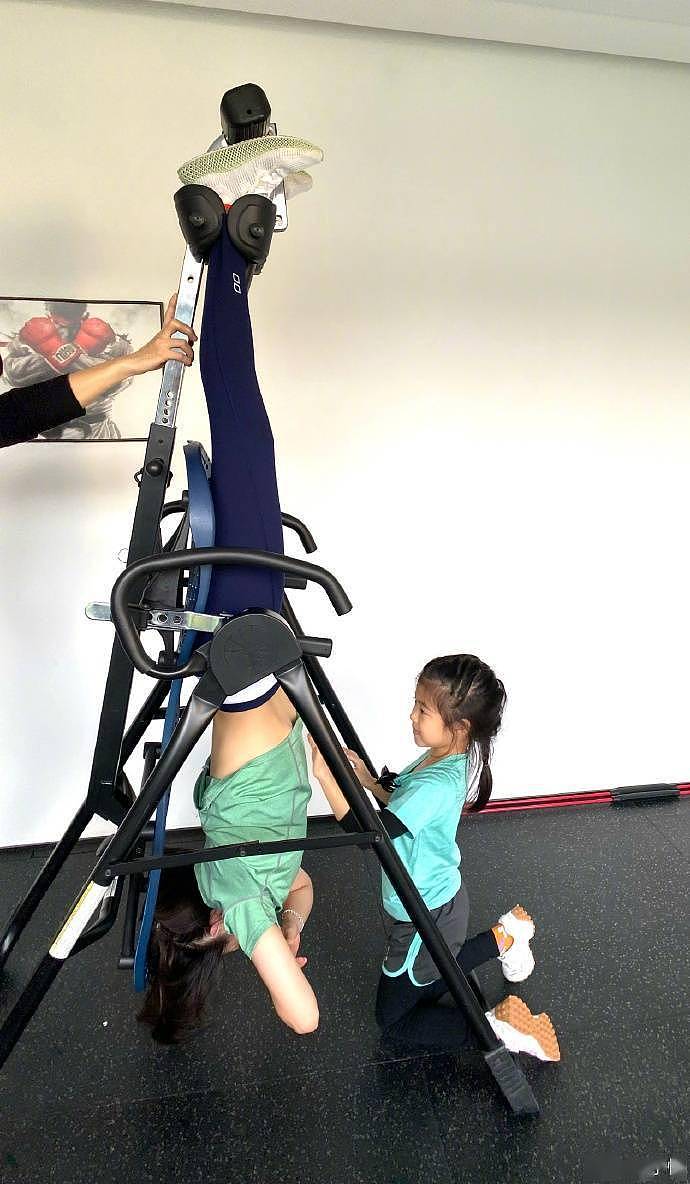 章子怡晒女儿滑雪视频，6岁醒醒性格胆量随妈，被赞天赋型选手 - 13