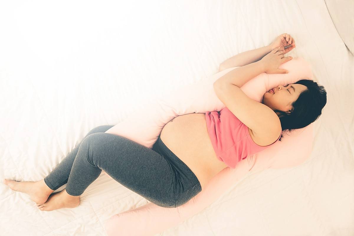 胎儿若在孕妈睡觉的时候不安分，可能是不舒服了，孕妈别不在意 - 2