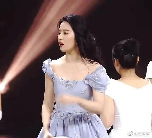 6位娱乐圈的“半身美人”，看脸绝美，但腿粗还虎背熊腰是硬伤 - 23