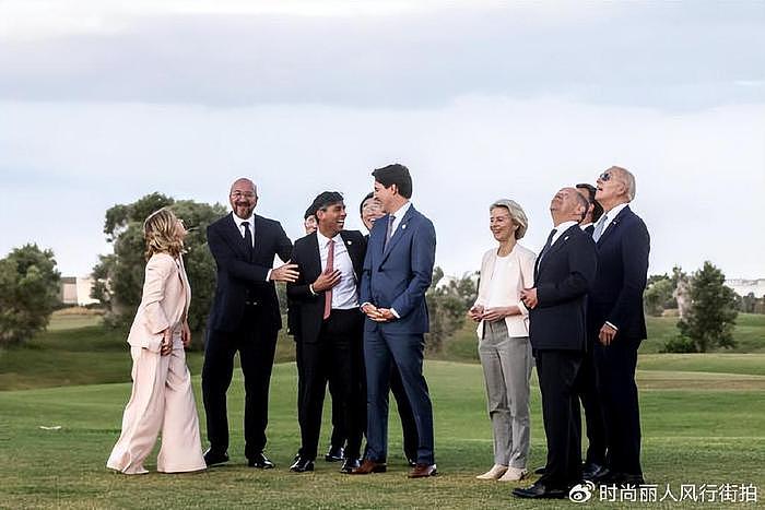 意大利G7峰会第一天大合影！意大利美女总理在C位，穿粉色惊艳了 - 11