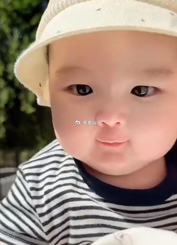 赵本山外孙4个月18斤，遗传外公的“猪腰子”脸，笑起来太像了 - 6