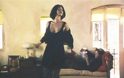 这部畸形的四角恋电影，影射了女星莫妮卡·贝鲁奇的激荡情史