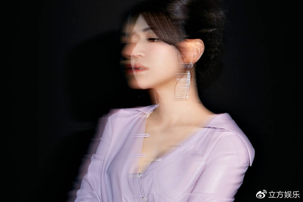 陈妍希穿紫色礼服端庄大气 流光溢彩释放浪漫气息 - 8