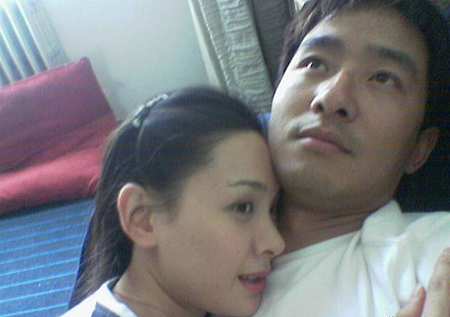 郭晓东庆祝结婚14周年却记错时间，送程莉莎玫瑰甜蜜接吻变暖男 - 9