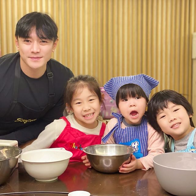 TVB全面停工男艺人与子女在家制作披萨 一家人一起下厨增进感情 - 1