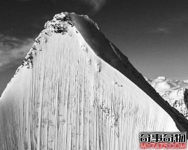 世界上最危险的一次滑雪（约3962米高的山峰垂直滑下）