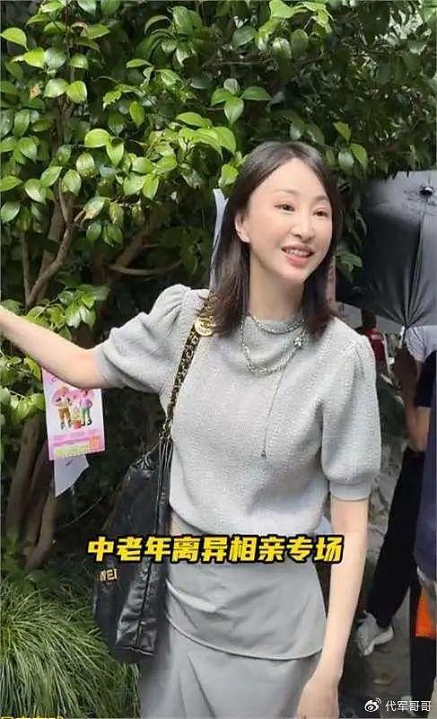 44岁女演员现身相亲现场，却被吐槽：不会生孩子娶回来干吗？ - 4