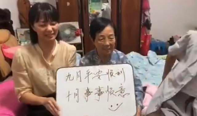张静初为奶奶庆祝100岁生日，悼念因胃癌去世的父亲，发文引泪目 - 8
