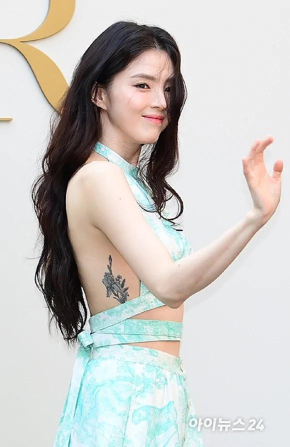 韩国知名女星，隐藏的纹身曝光，韩网友表示担忧，不是都洗掉了吗 - 3
