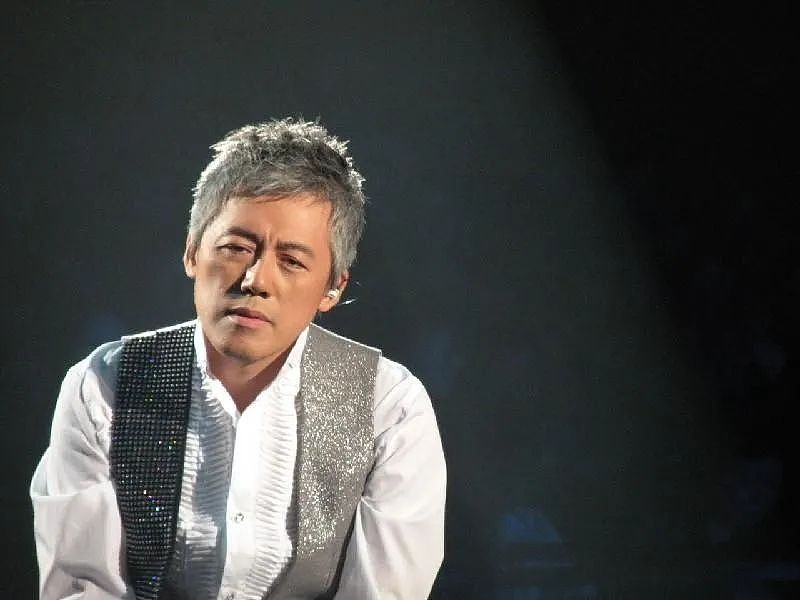 54岁歌手张宇将重返歌坛，年轻时情种一枚，妻子为他写歌150首却多次惨遭分手 - 1