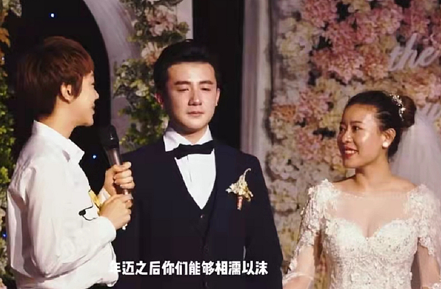 姜妍去成都参加妹妹婚礼，被曝忙到一宿没合眼，舞台上激动流泪 - 4