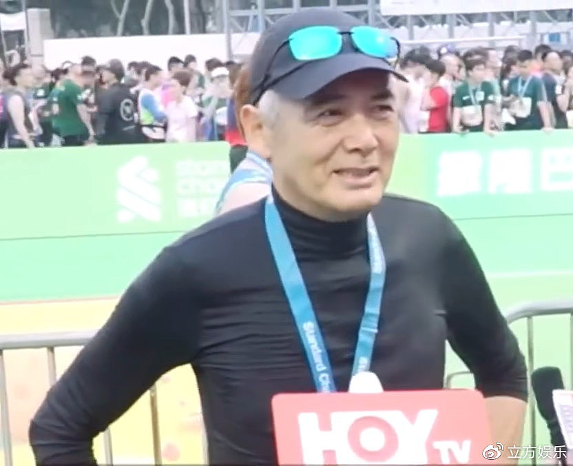 67岁周润发参加香港马拉松 1小时3分完成10公里跑 - 4