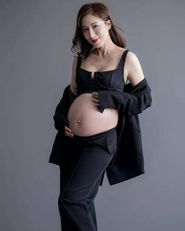 杨茜尧首度公开第二胎孕照！全黑性感套装上阵！被赞最索孕妇？ - 1