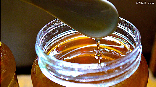 早上空腹喝蜂蜜水好不好，喝蜂蜜注意事项