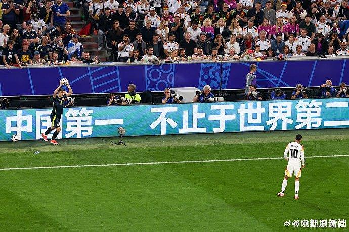 2022年卡塔尔世界杯，海信打出“中国第一 世界第二”广告语… - 5