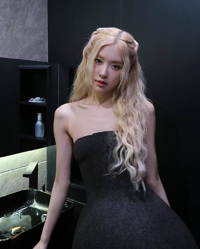 BLACKPINK ROSÉ出席活动，韩网友称她的外貌变了，和以前不太一样 - 6