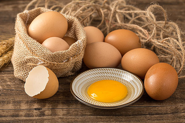 600_鸡蛋和鸡蛋壳（企业商用）.jpg