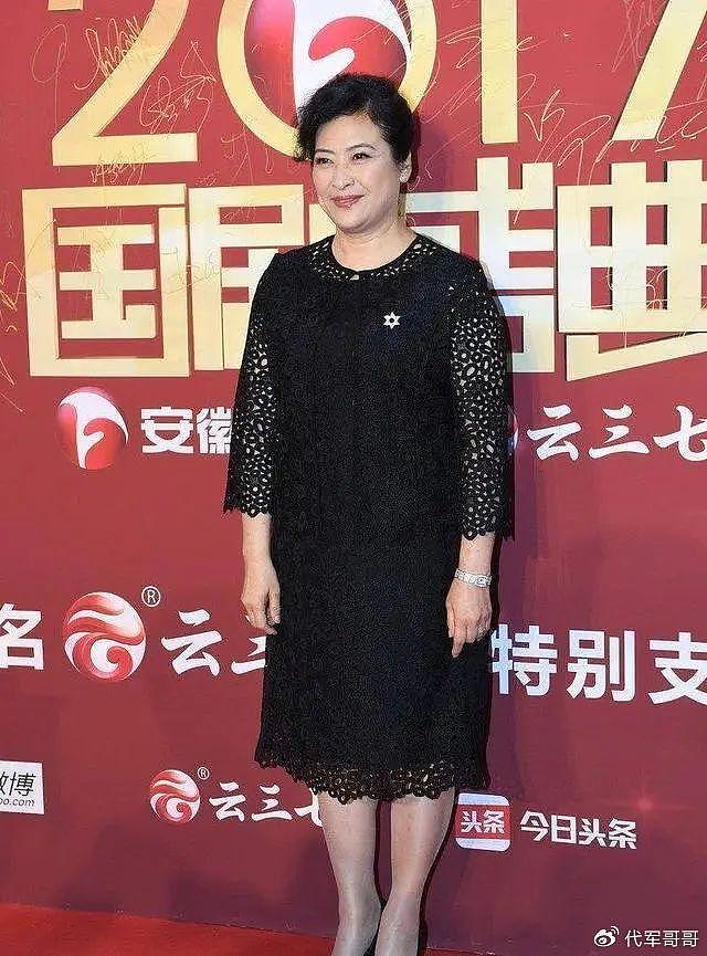 国家一级演员许娣：与初恋老公恩爱41年生一子，拍戏挣的钱全给他 - 24