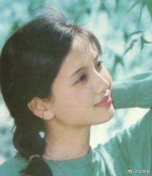 她被誉为“江南第一美人”，出道多年不接吻戏，当红时嫁给初恋很幸福 - 15