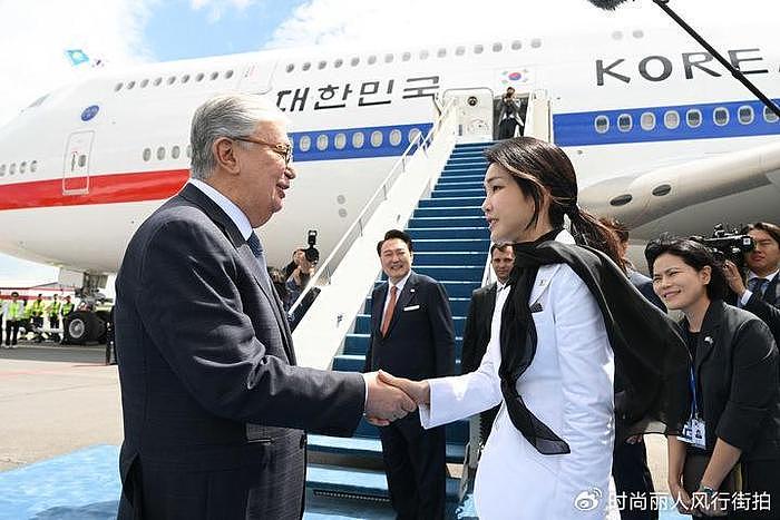韩国第一夫人美到乌兹别克斯坦了！穿纱裙把人美到，嫩成小仙女了 - 10