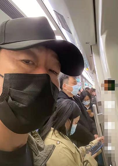 演员葛四坐北京地铁，大方自拍无人认出，曾出演《扫黑风暴》 - 2