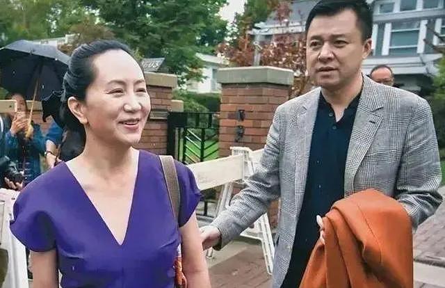 刘晓棕与前妻参加儿子成人礼，儿子衣服超15万，前妻神似孟晚舟 - 8