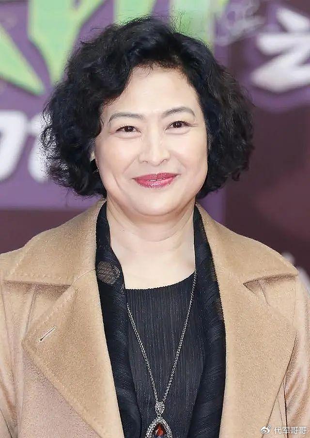 国家一级演员许娣：与初恋老公恩爱41年生一子，拍戏挣的钱全给他 - 19