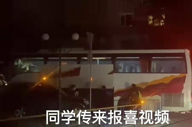 中国脱口秀演员林某某撤离乌克兰，火车免费女友同行，现场曝光 - 11