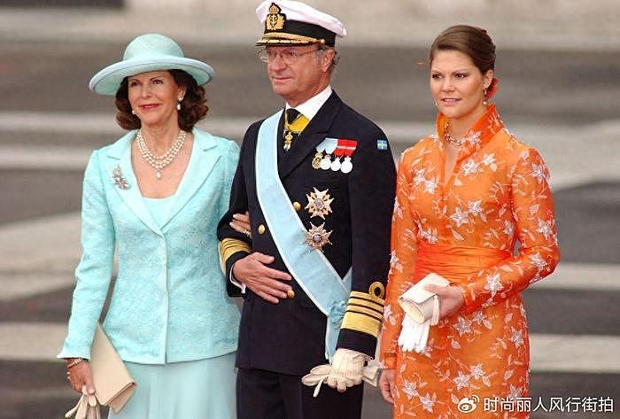80岁瑞典王后访问墨西哥！穿橘子色礼裙身形纤细，满脸皱纹也优雅 - 1