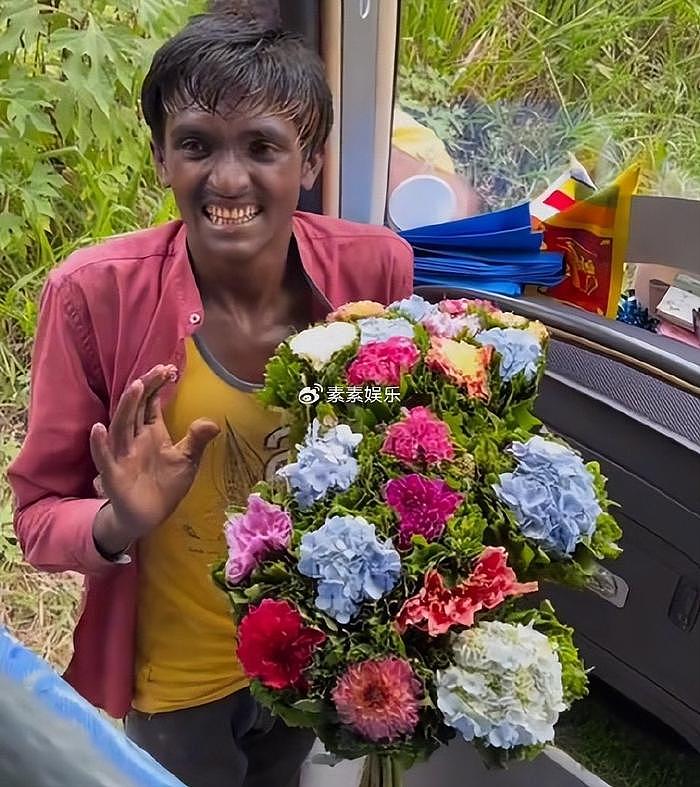 斯里兰卡卖花小伙感谢中国网友：你们的善良淳朴，像鲜花一样灿烂 - 12
