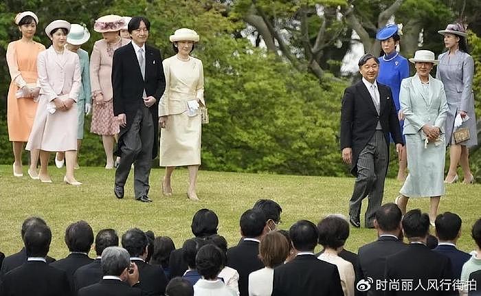 日本皇室出席游园会！雅子皇后蓝套装好美，爱子粉裙不输佳子公主 - 8