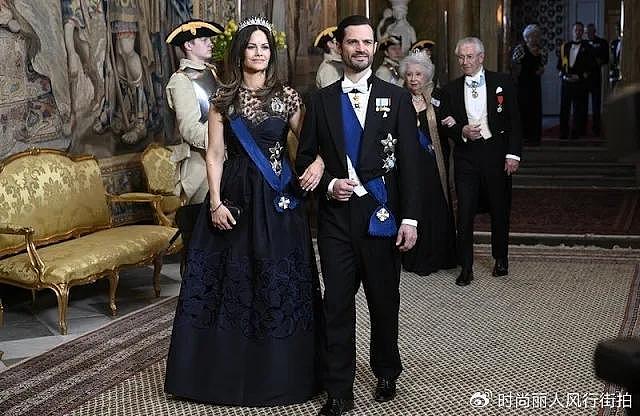 瑞典王室举行国宴！芬兰第一夫人穿香槟金太美，81岁王后穿芭比粉 - 7