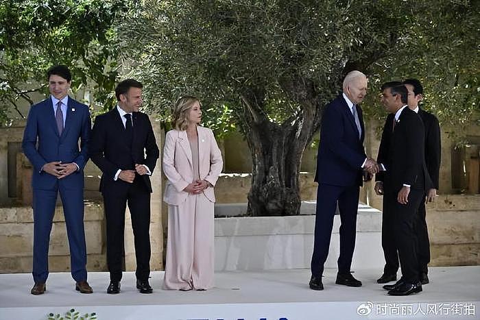 意大利G7峰会第一天大合影！意大利美女总理在C位，穿粉色惊艳了 - 4
