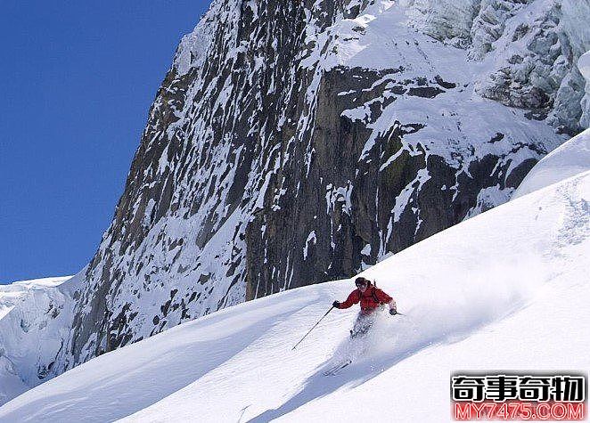 世界上最危险的一次滑雪（约3962米高的山峰垂直滑下）