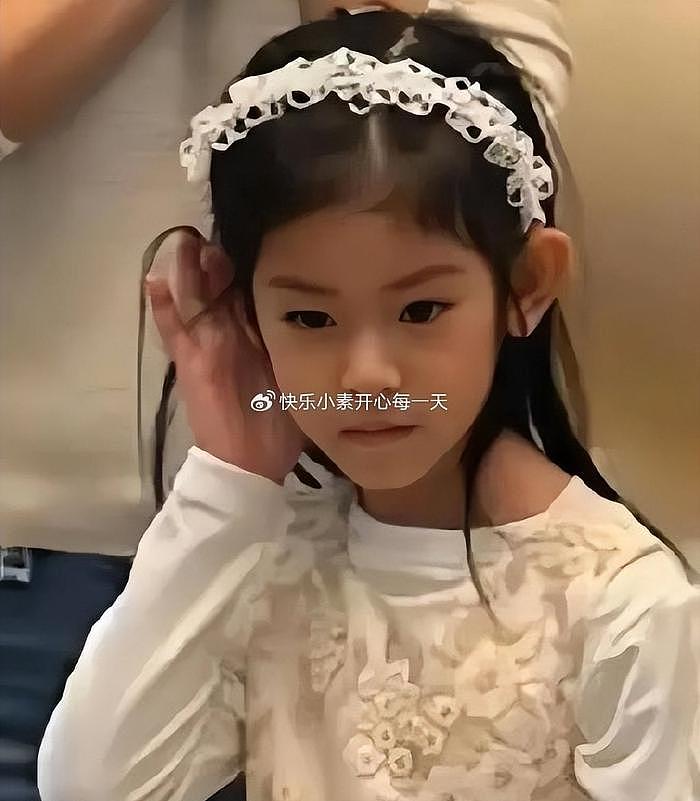 林心如抱7岁女儿一脸宠溺，和霍建华对女儿的教育同步进行 - 10