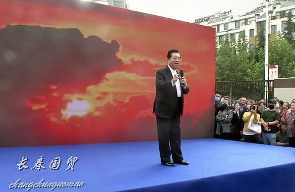 83岁李双江参加商演状态好，舞台简陋围观群众稀少 - 4