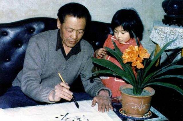 著名表演艺术家方辉去世，享年94岁，两年前受访时身体非常硬朗 - 9