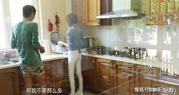朴树吴晓敏家：在厨房为爱妻建“玻璃罩”，墙面挂“鬼画符”，幸福 - 5