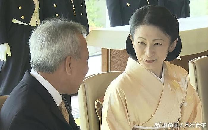 文莱王储夫妇访问日本！王妃红衣红头巾惊艳，雅子皇后穿和服接待 - 9