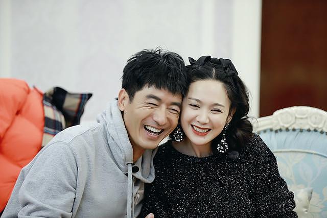 郭晓东庆祝结婚14周年，晒与老婆程莉莎合照，两人甜蜜亲吻超幸福 - 6