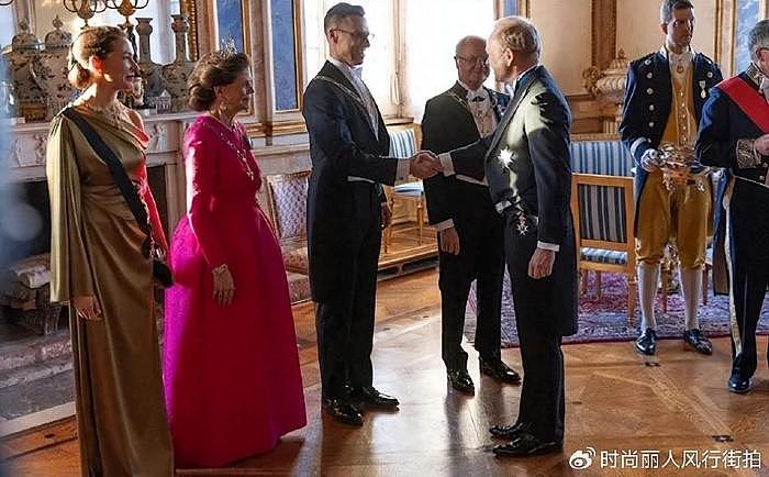 瑞典王室举行国宴！芬兰第一夫人穿香槟金太美，81岁王后穿芭比粉 - 1