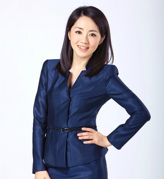 与初恋隐婚生子的杨丹，31岁成气象小姐，央视就职24年却非正式工 - 7