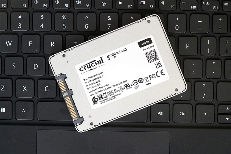 管用10年！英睿达MX500 4TB SSD评测：极致容量 还有性能惊喜 - 4
