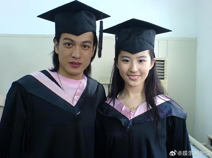 考古刘亦菲北电毕业照 ​​​ 这时候才19岁吧 美的像另一个维度的 - 5