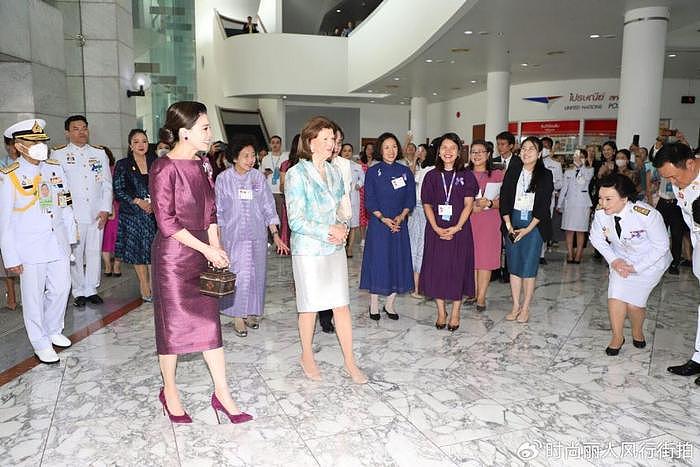 泰国王后这次好惊艳！和80岁瑞典王后同框亮相，她穿紫裙把人美到 - 8