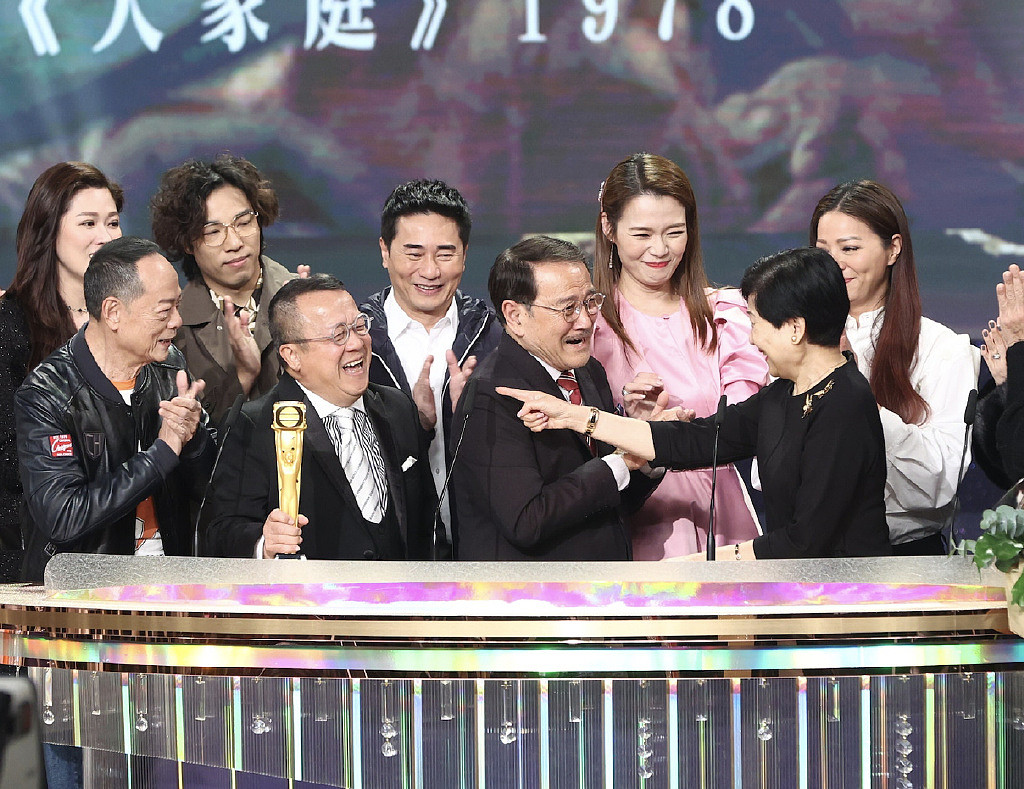 70岁TVB高层夺演艺大奖，屹立TVB达49年，曾一人独大掌控艺人命脉 - 2