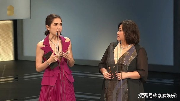 许玮甯和邱泽在金马奖现场同台互动，双方感情升温，不忘甜蜜微笑 - 5